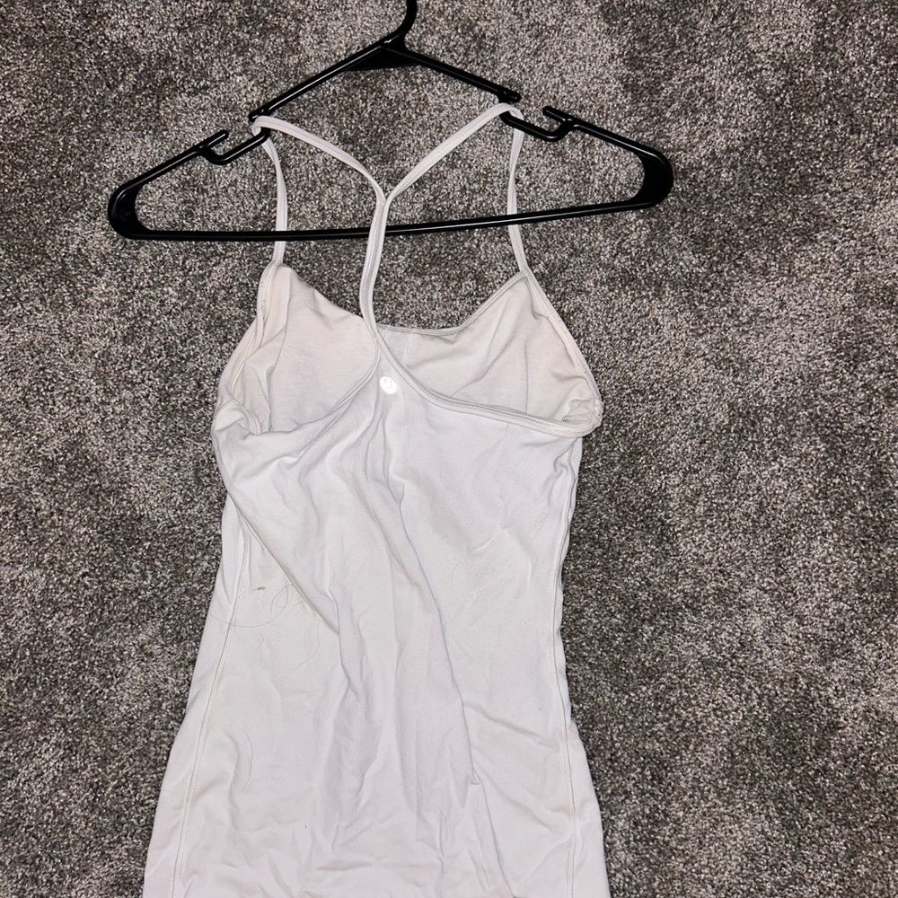 White razorback lululemon tank top size 4 with built in bra